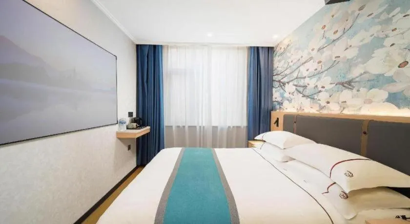 Bed in JIAN AI XI YUE HOTEL