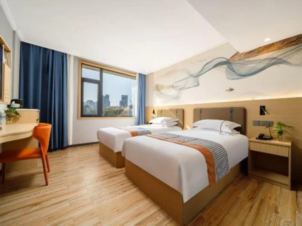 Bed in JIAN AI XI YUE HOTEL