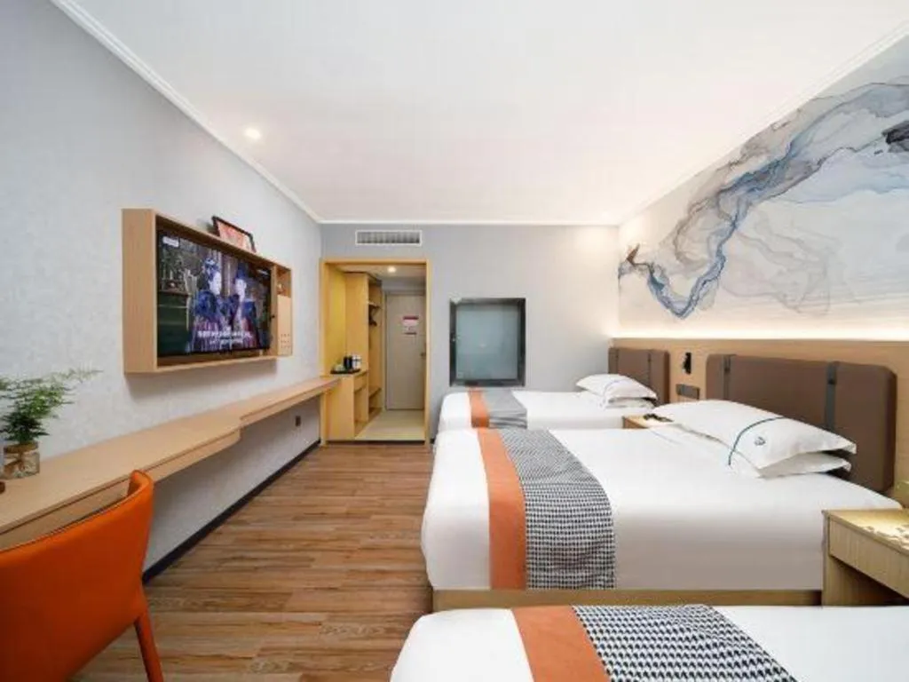 Bed in JIAN AI XI YUE HOTEL