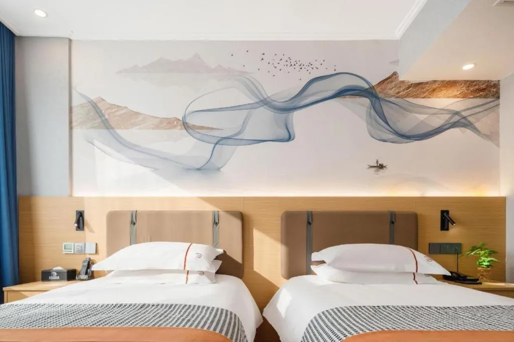 Bed in JIAN AI XI YUE HOTEL