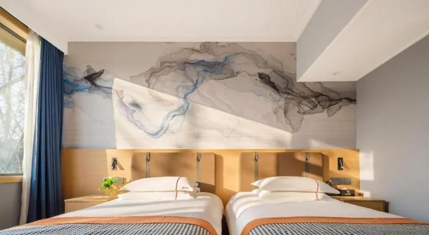 Bed in JIAN AI XI YUE HOTEL