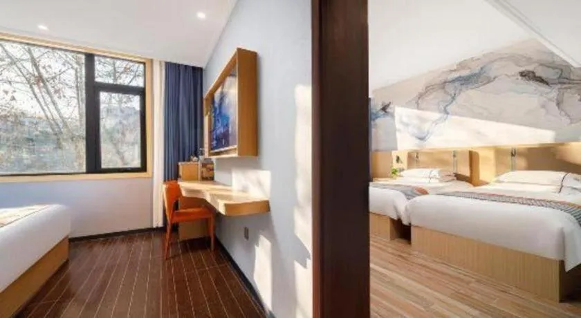 Bed in JIAN AI XI YUE HOTEL