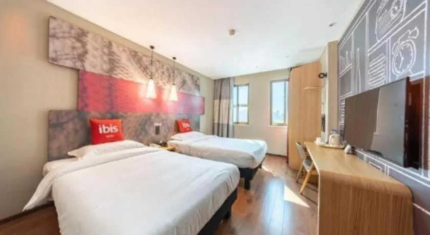 Bed in Ibis Xinzhou Qiyi RD