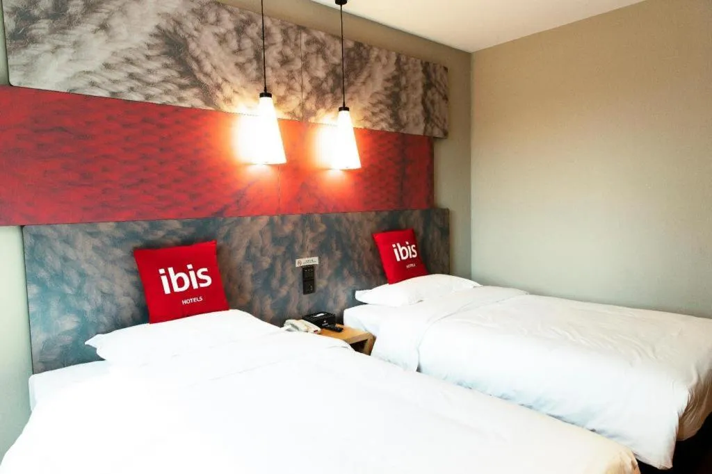 Bed in Ibis Xinzhou Qiyi RD