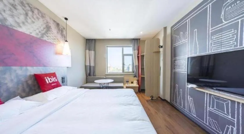 Bed in Ibis Xinzhou Qiyi RD