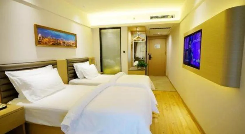 Bed in Metropolo Hotel Qingdao Wusi Square Xiaomaidao