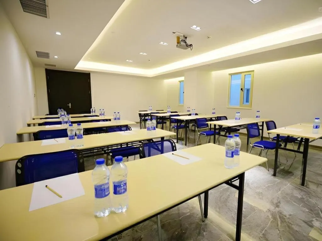 Metropolo Hotel Qingdao Wusi Square Xiaomaidao