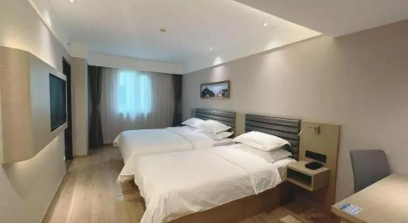 Bed in Metropolo Hotel Qingdao Wusi Square Xiaomaidao