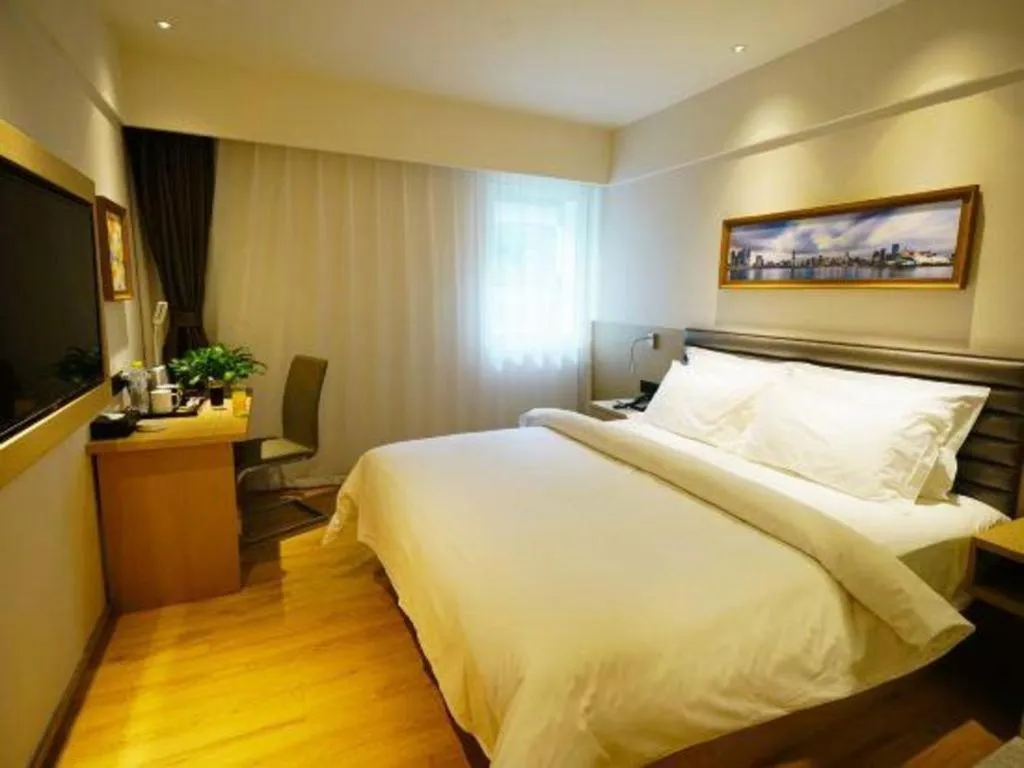 Bed in Metropolo Hotel Qingdao Wusi Square Xiaomaidao