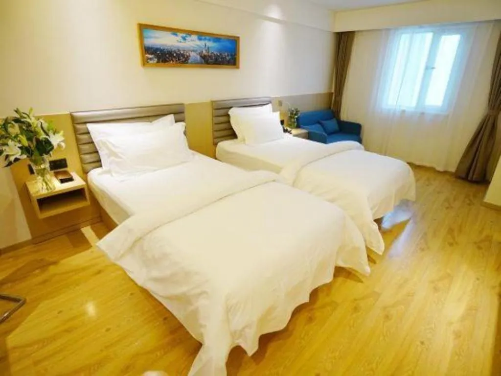 Bed in Metropolo Hotel Qingdao Wusi Square Xiaomaidao