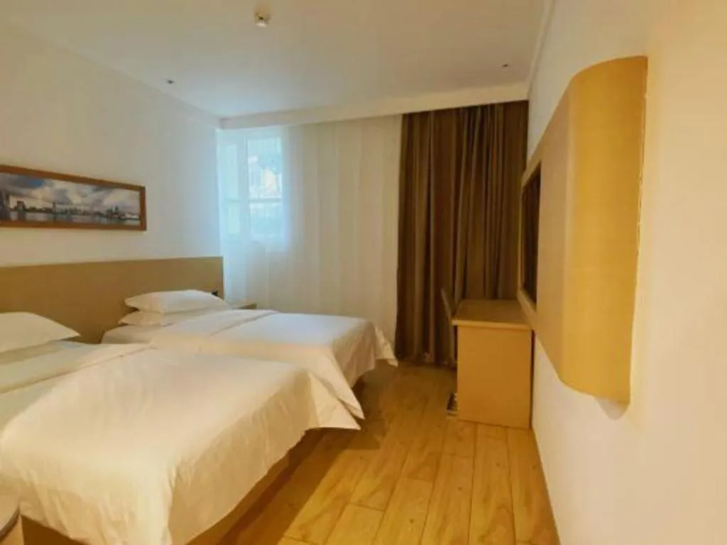 Bed in Metropolo Hotel Qingdao Wusi Square Xiaomaidao