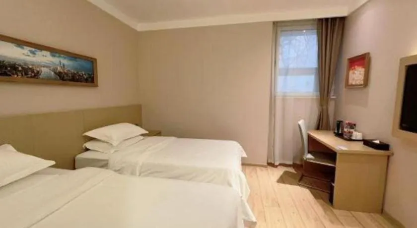 Bed in Metropolo Hotel Qingdao Wusi Square Xiaomaidao