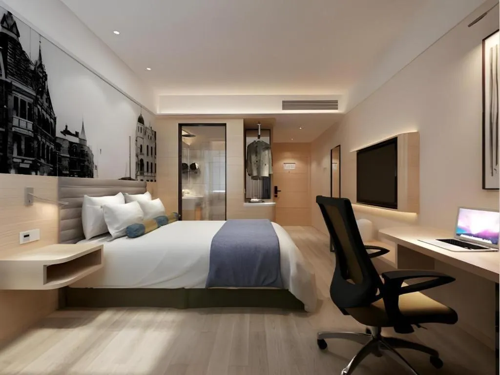 Bed in Metropolo Hotel Qingdao Wusi Square Xiaomaidao