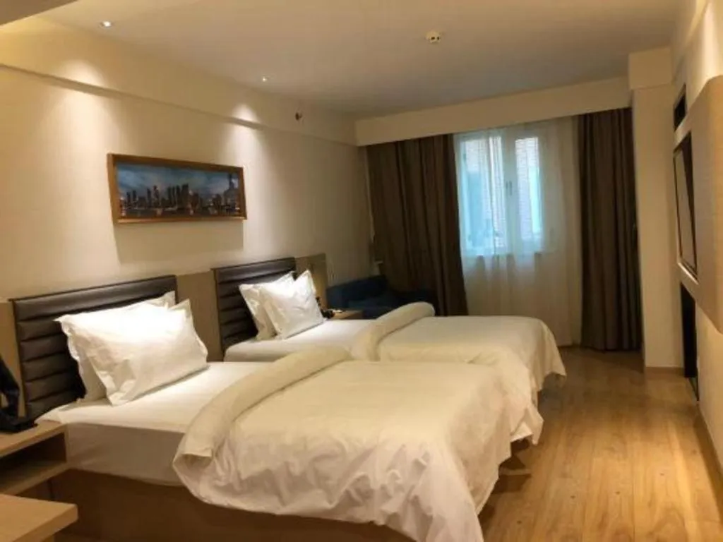 Bed in Metropolo Hotel Qingdao Wusi Square Xiaomaidao