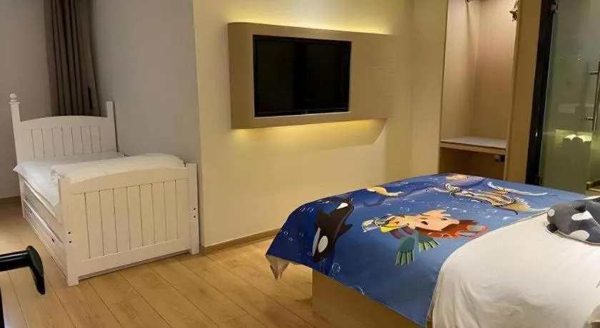 Bed in Metropolo Hotel Qingdao Wusi Square Xiaomaidao