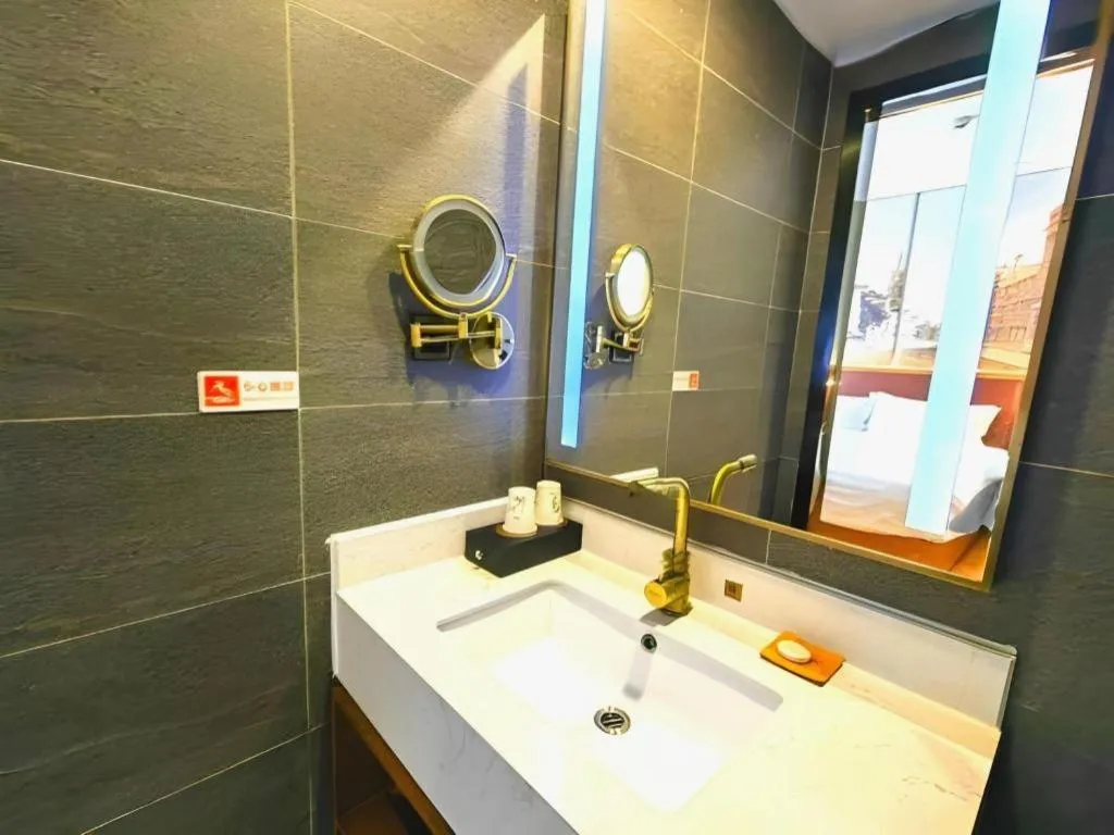 James Joyce Coffetel Guangzhou Dongxiaonan Metro Station Branch