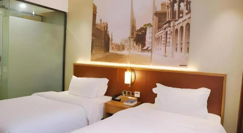 Bed in James Joyce Coffetel Guangzhou Dongxiaonan Metro Station Branch