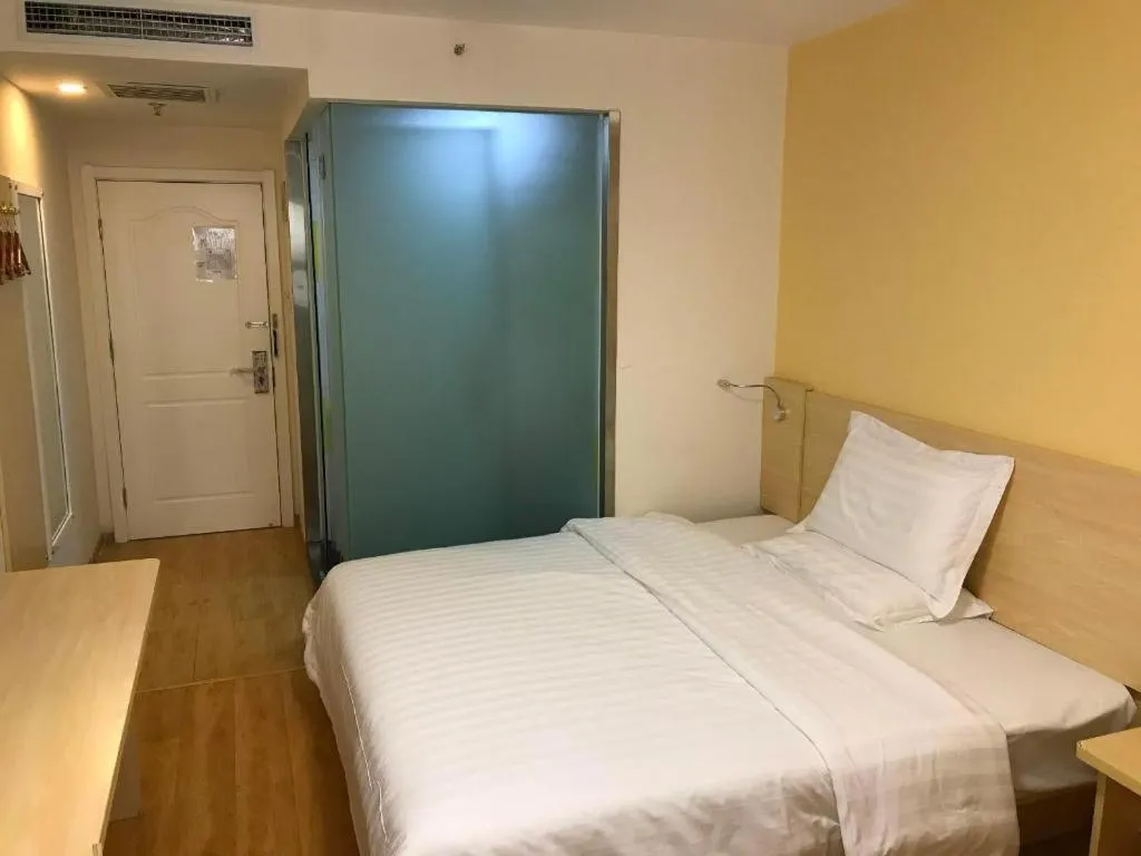 Bed in 7 Days Inn Beijing Tiananmen Square