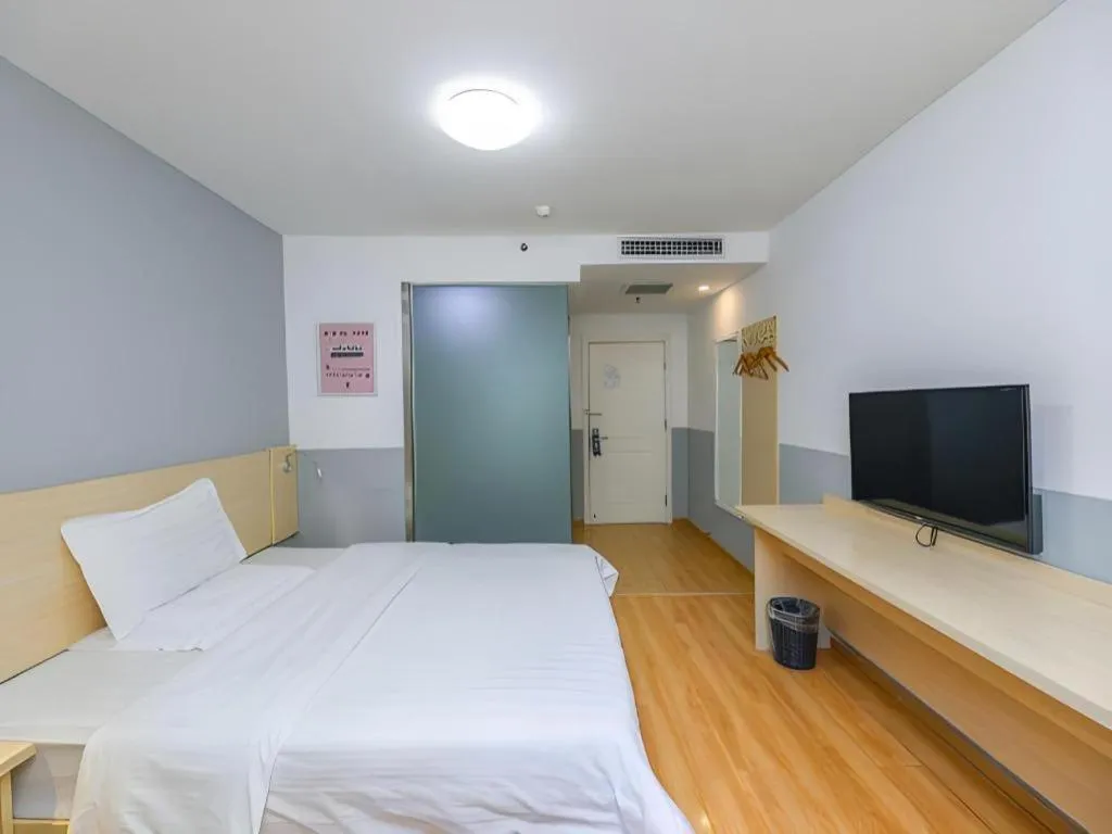 Bed in 7 Days Inn Beijing Tiananmen Square