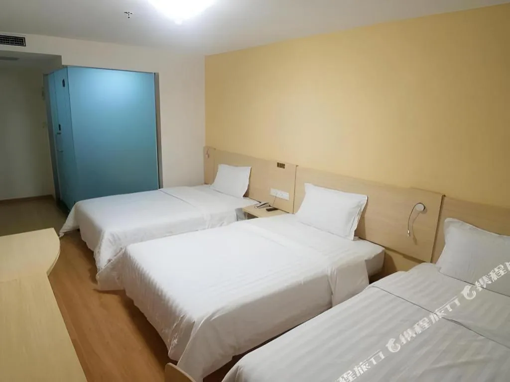 Bed in 7 Days Inn Beijing Tiananmen Square