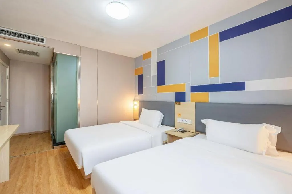 Bed in 7 Days Inn Beijing Tiananmen Square