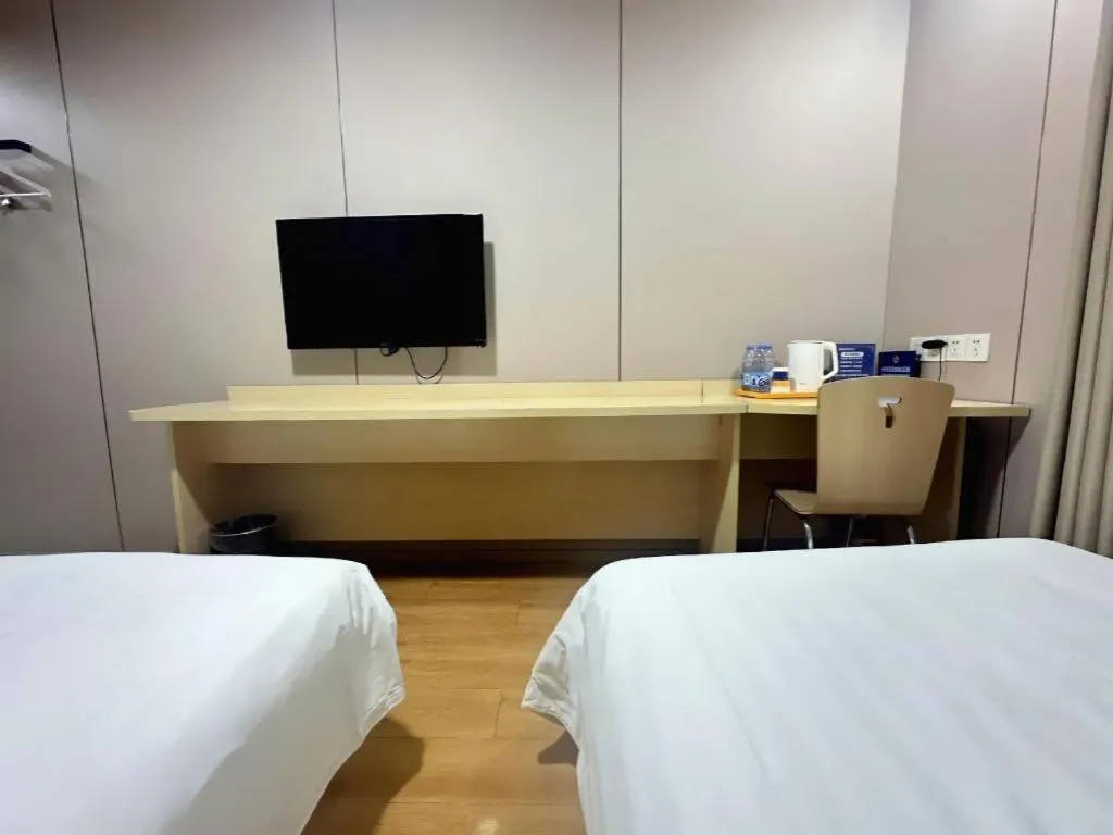 Bed in 7 Days Inn Beijing Tiananmen Square