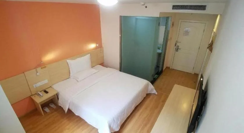 Bed in 7 Days Inn Beijing Tiananmen Square