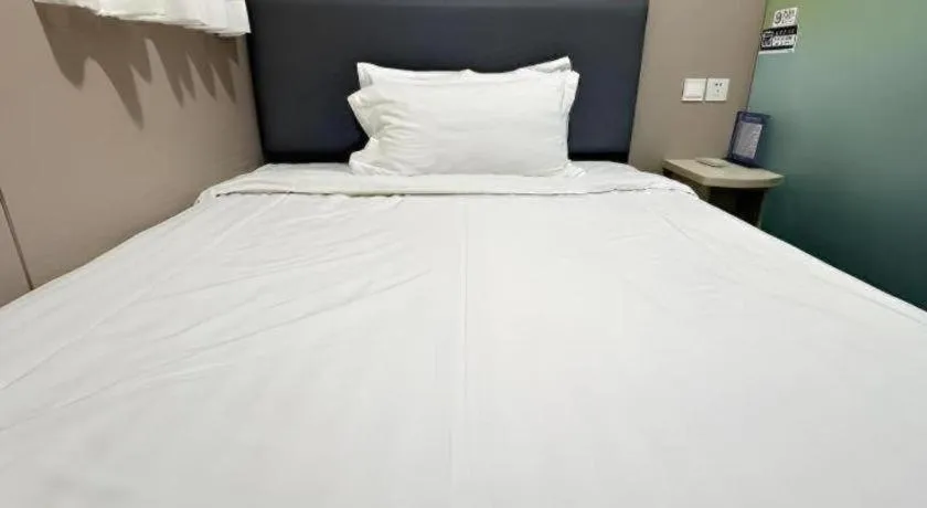 Bed in 7 Days Inn Beijing Tiananmen Square