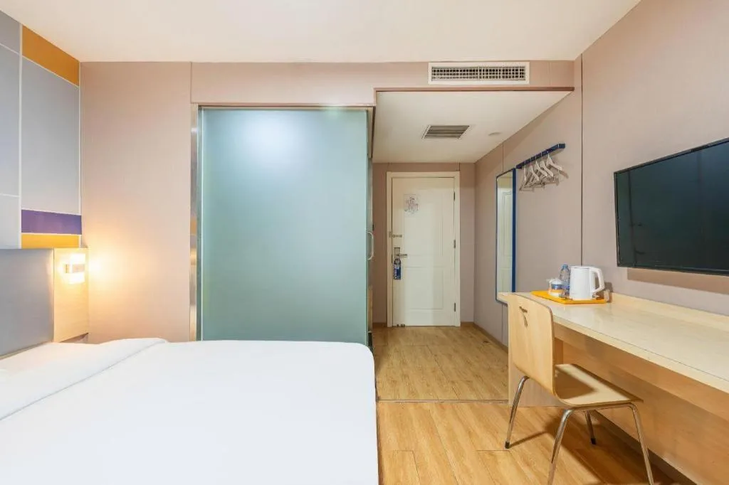 Bed in 7 Days Inn Beijing Tiananmen Square