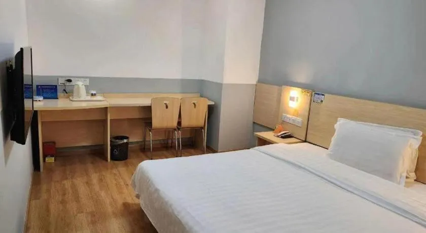 Bed in 7 Days Inn Beijing Tiananmen Square