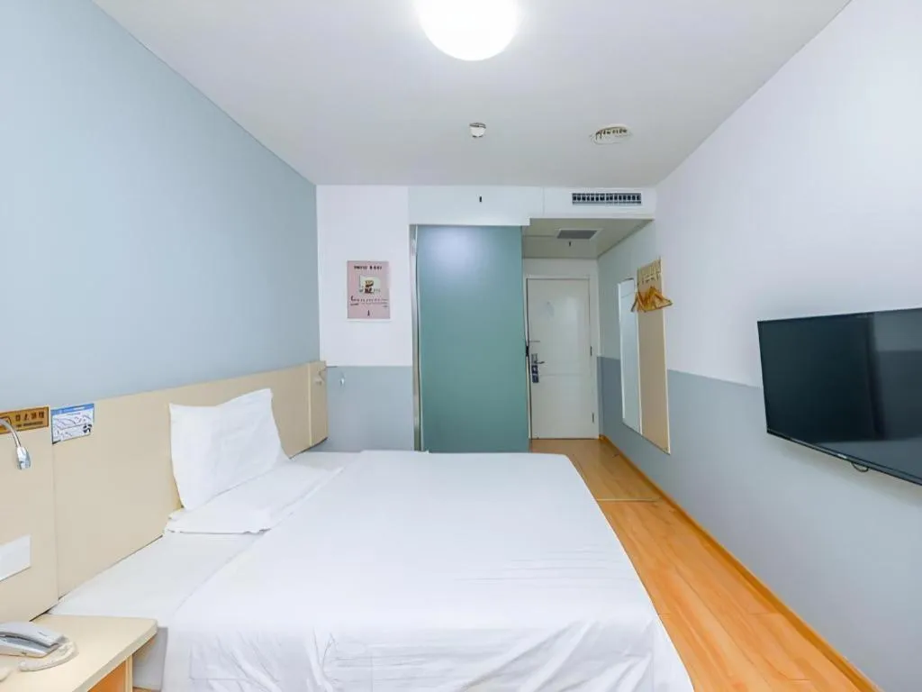 Bed in 7 Days Inn Beijing Tiananmen Square