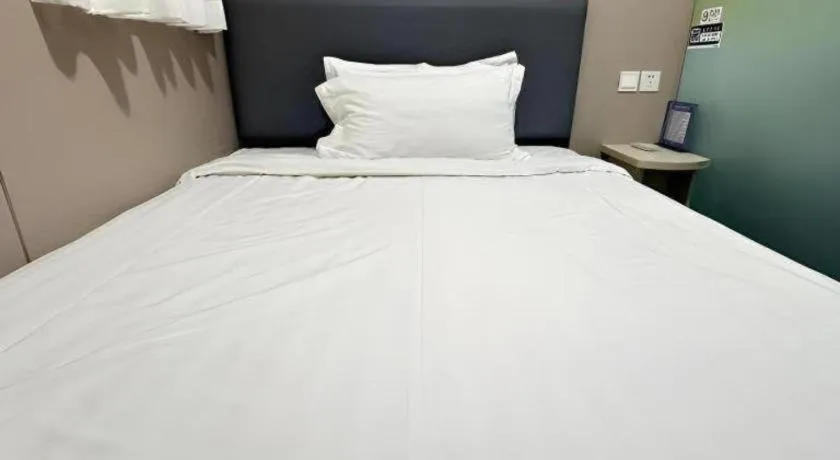 Bed in 7 Days Inn Beijing Tiananmen Square