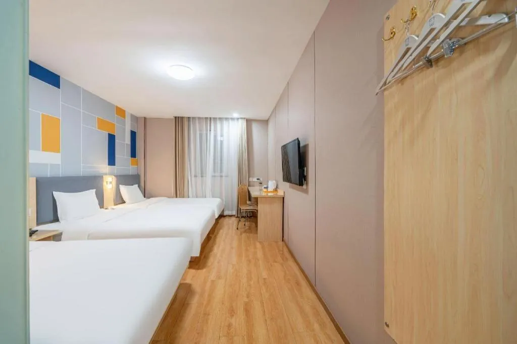 Bed in 7 Days Inn Beijing Tiananmen Square