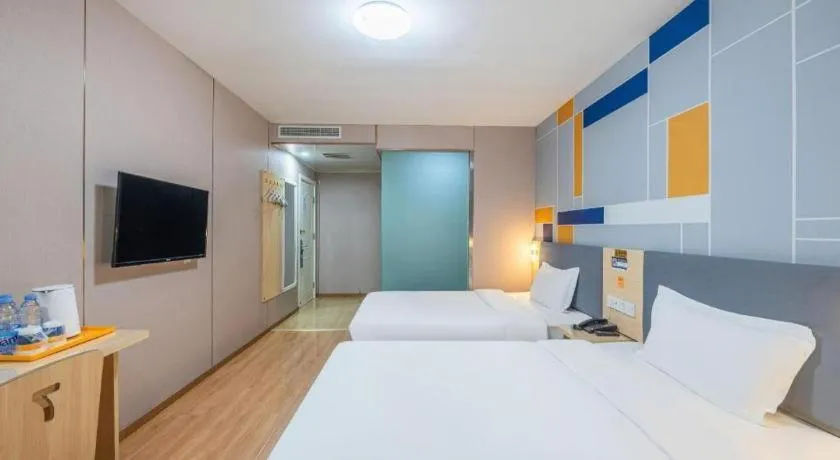 Bed in 7 Days Inn Beijing Tiananmen Square