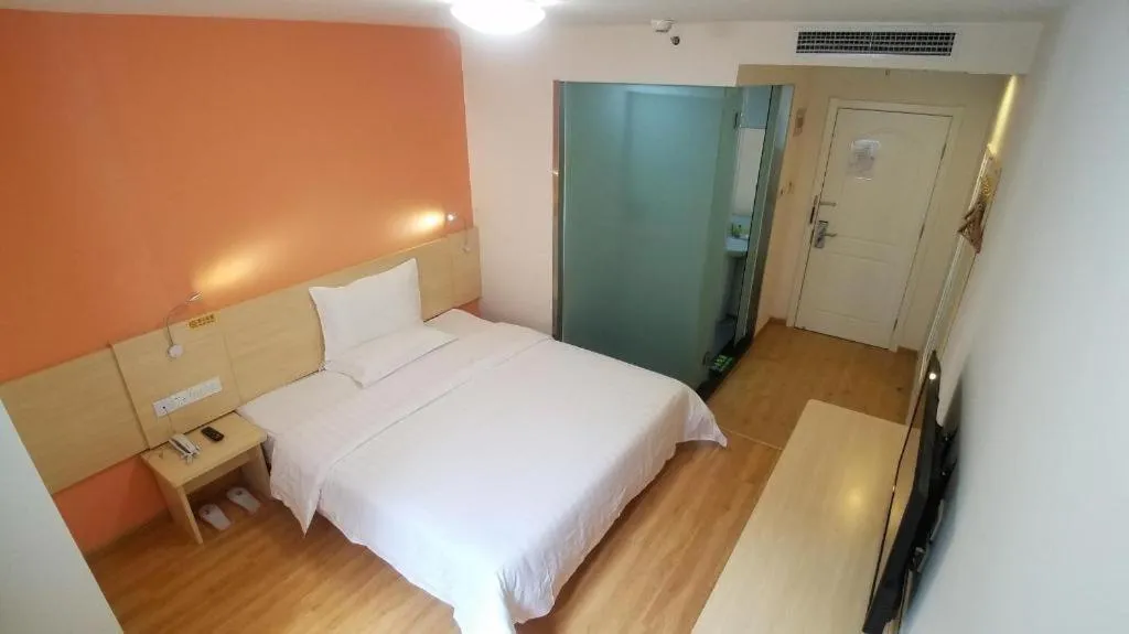 Bed in 7 Days Inn Beijing Tiananmen Square