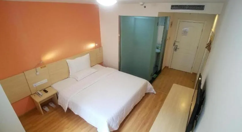 Bed in 7 Days Inn Beijing Tiananmen Square