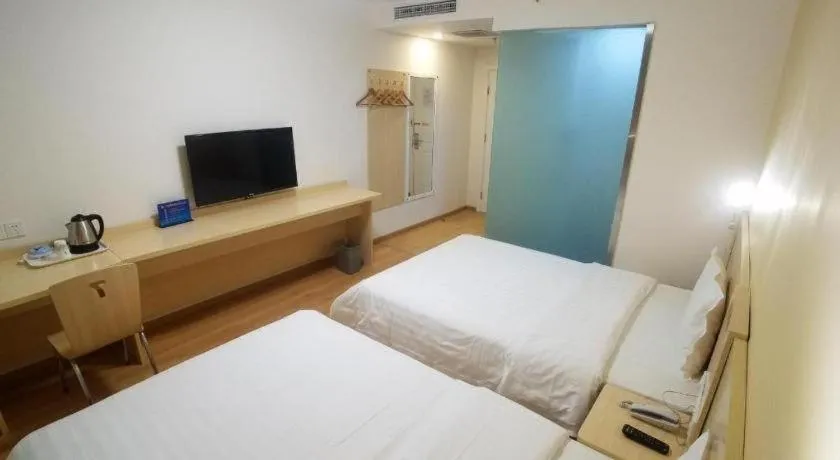 Bed in 7 Days Inn Beijing Tiananmen Square