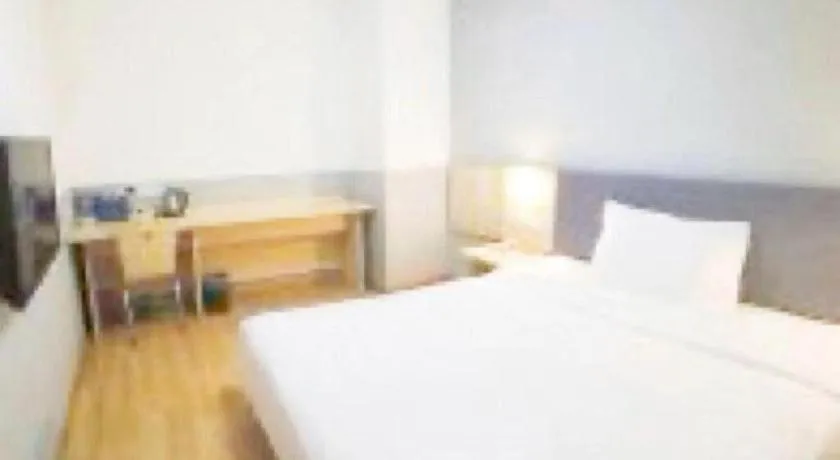 Bed in 7 Days Inn Beijing Tiananmen Square