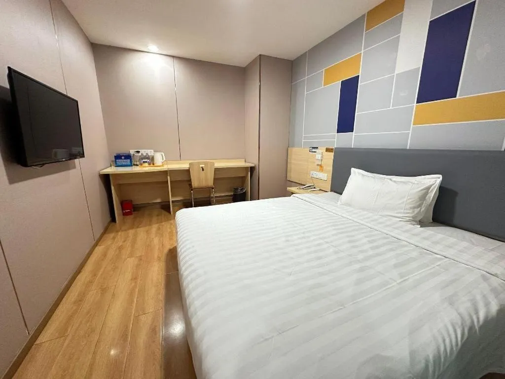 Bed in 7 Days Inn Beijing Tiananmen Square