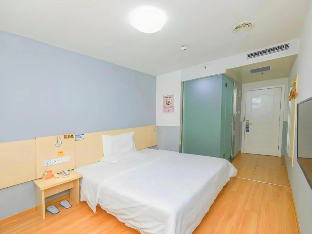 Bed in 7 Days Inn Beijing Tiananmen Square