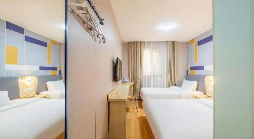 Bed in 7 Days Inn Beijing Tiananmen Square