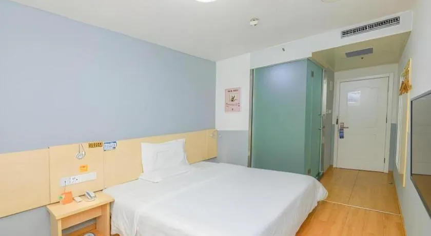 Bed in 7 Days Inn Beijing Tiananmen Square