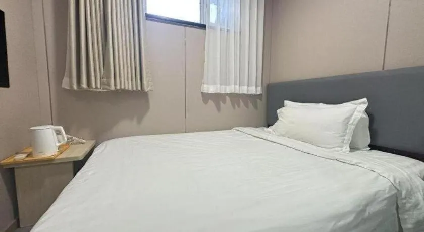 Bed in 7 Days Inn Beijing Tiananmen Square