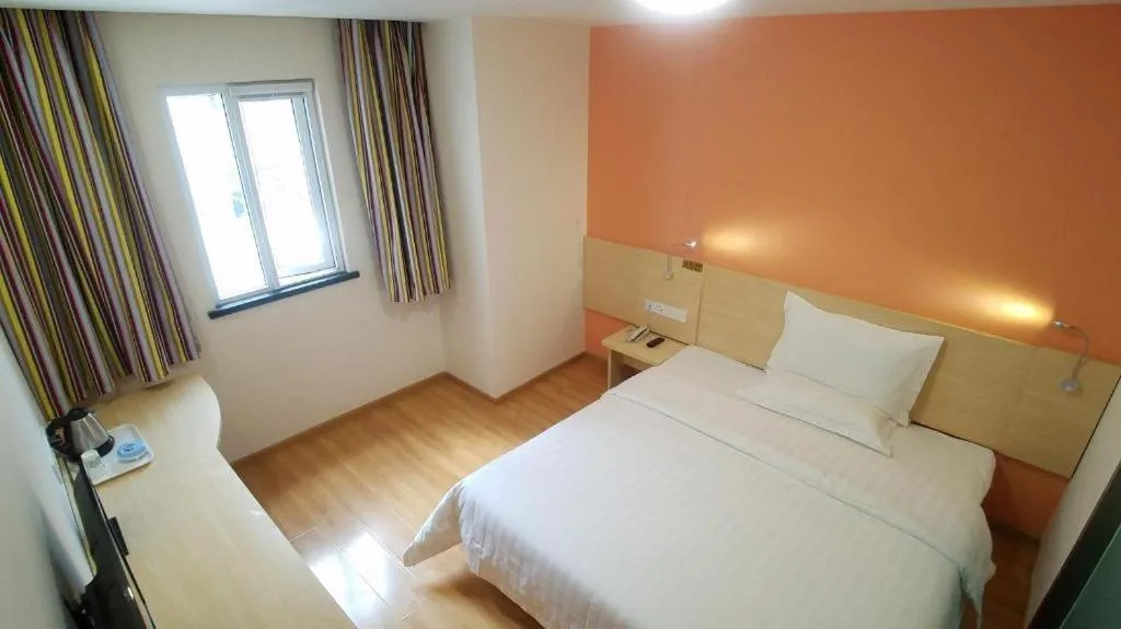 Bed in 7 Days Inn Beijing Tiananmen Square