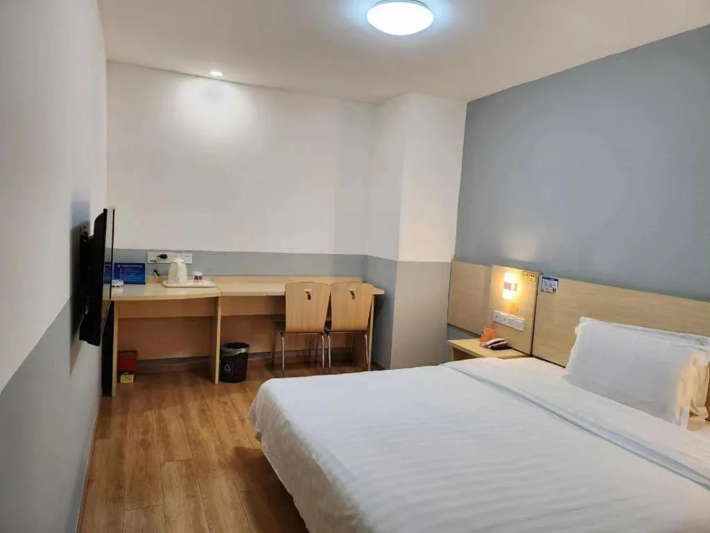 Bed in 7 Days Inn Beijing Tiananmen Square