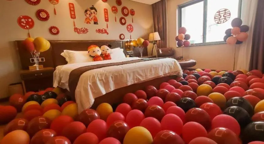 Bed in James Joyce Coffetel Xinyang Xixian Longhu Huayi