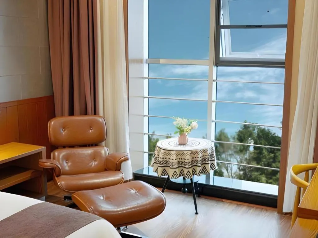 James Joyce Coffetel Xinyang Xixian Longhu Huayi