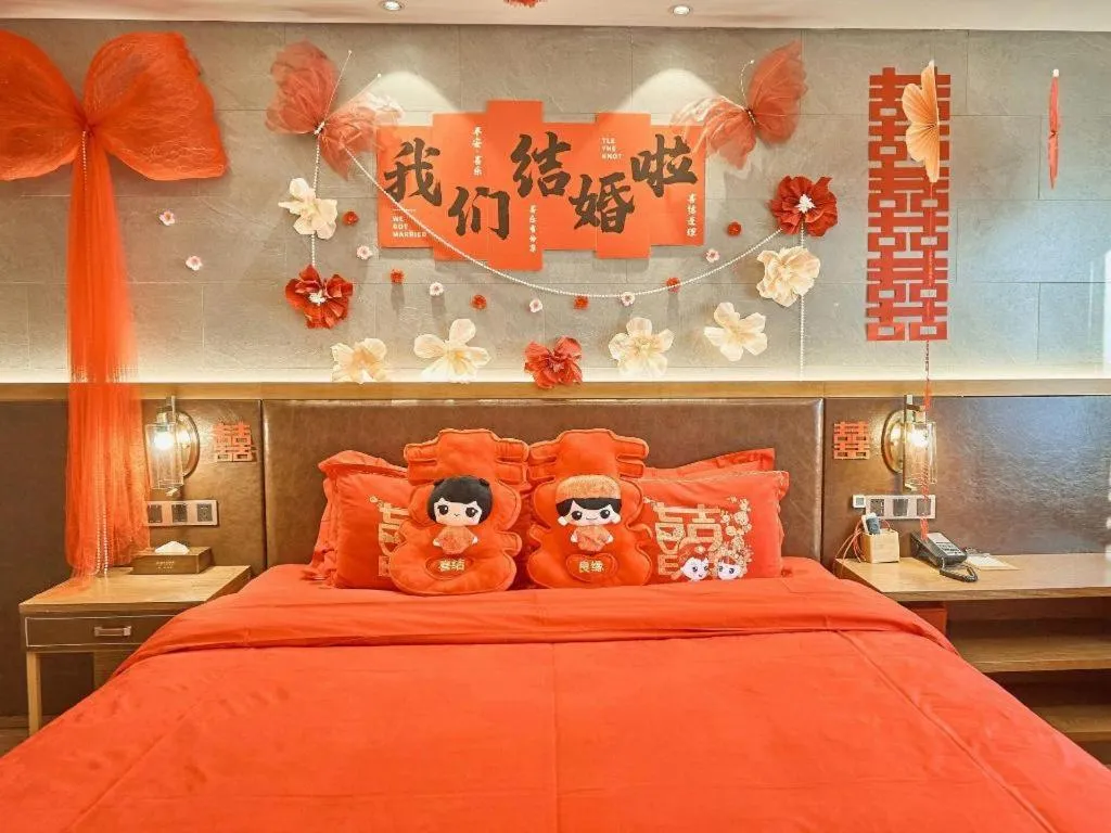 Bed in James Joyce Coffetel Xinyang Xixian Longhu Huayi