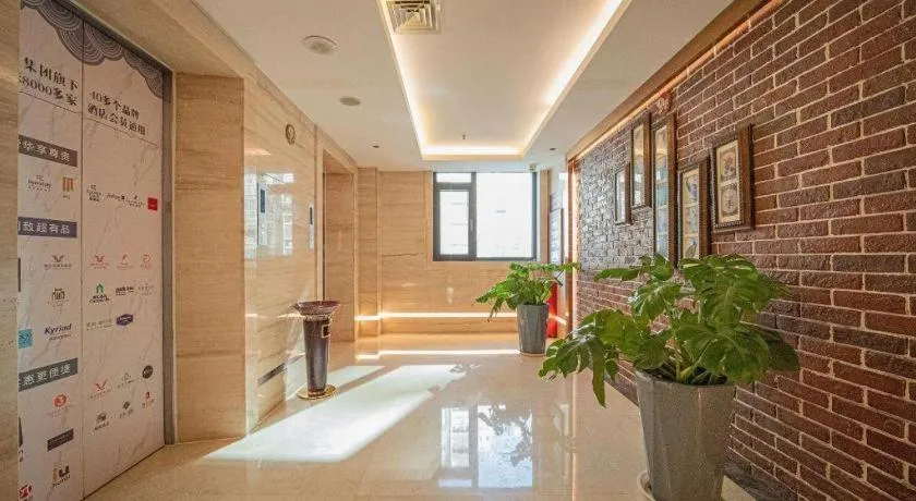 James Joyce Coffetel Xinyang Xixian Longhu Huayi