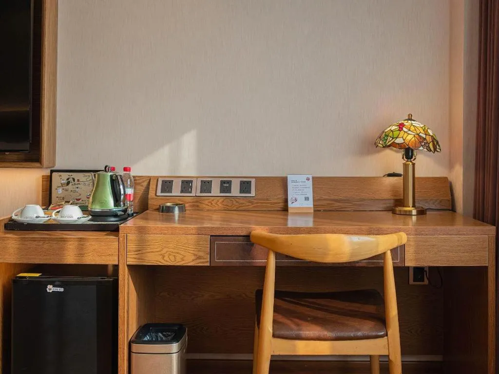 James Joyce Coffetel Xinyang Xixian Longhu Huayi